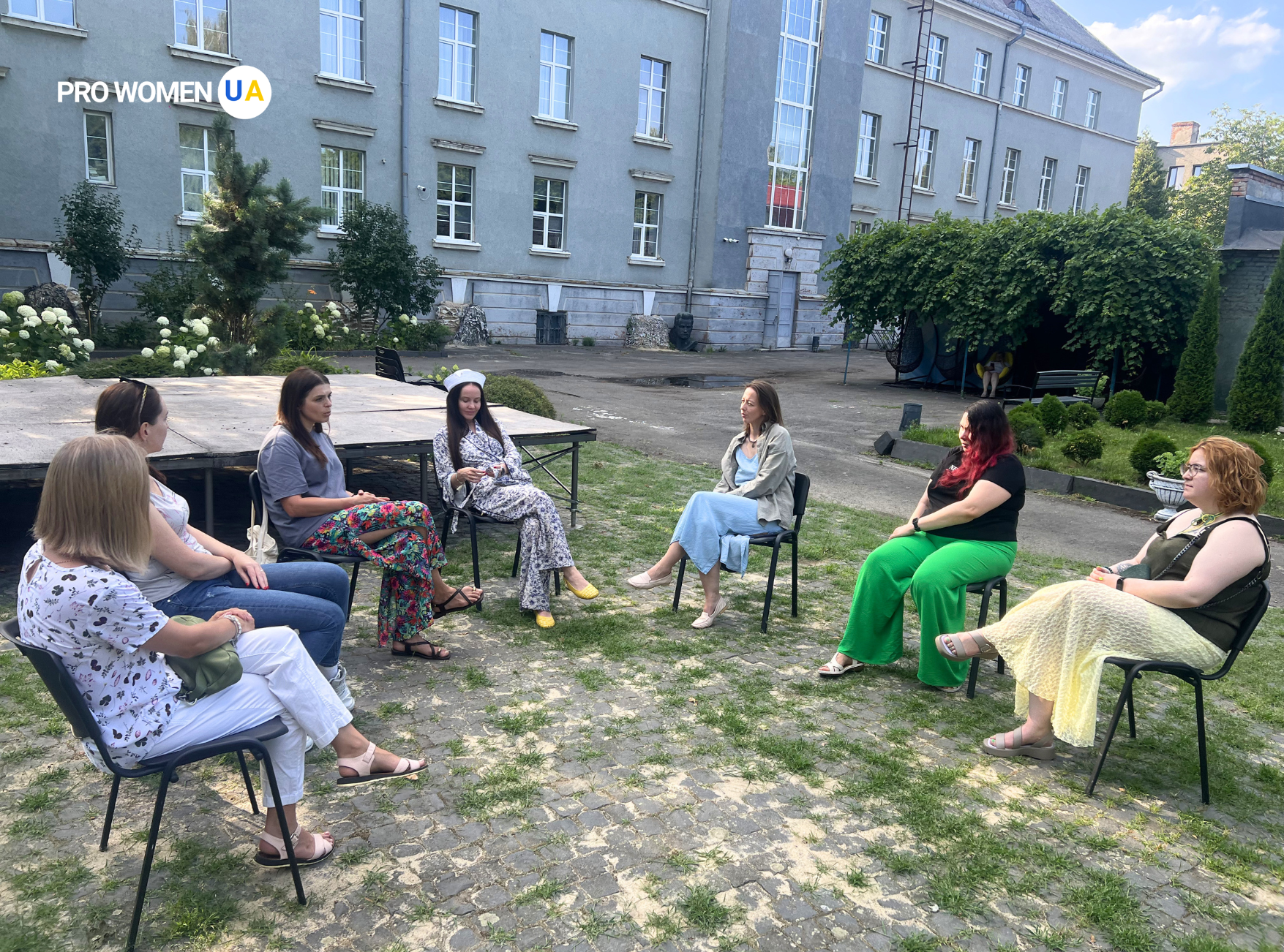 «Там, де не треба рятувати»: відбулася зустріч групи самодопомоги для жінок